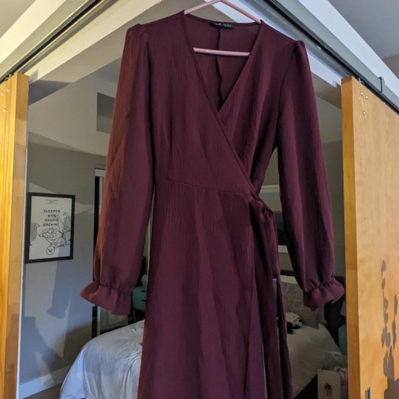 Burgundy Wrap Dress with Deep V Neckline - Sz M - Picture 4 of 4